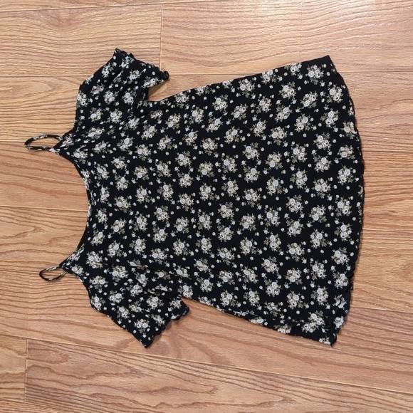 Free Kisses Black Floral Print Cold Shoulder Short-Sleeve Blouse, Size XL - Picture 2 of 2